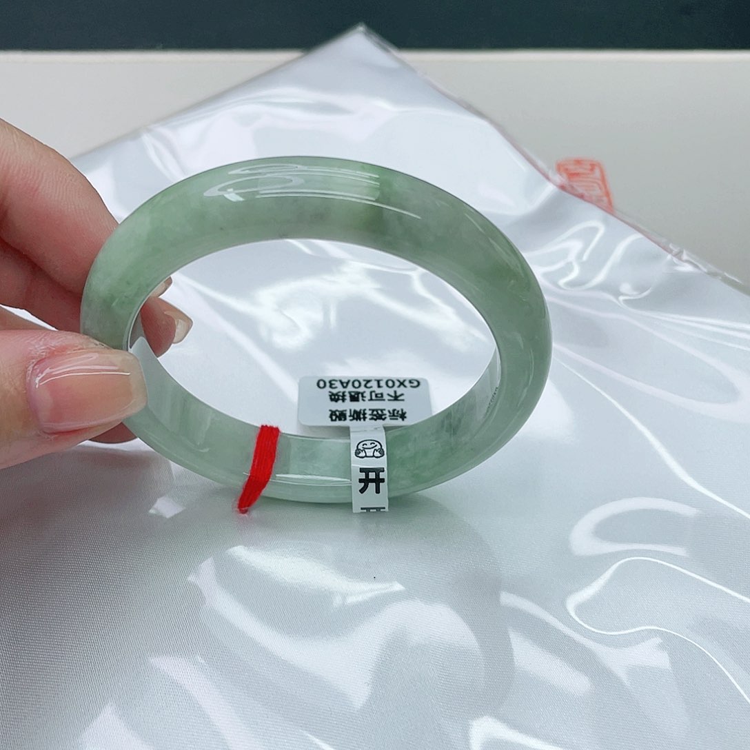 翡翠手镯未镶嵌正55