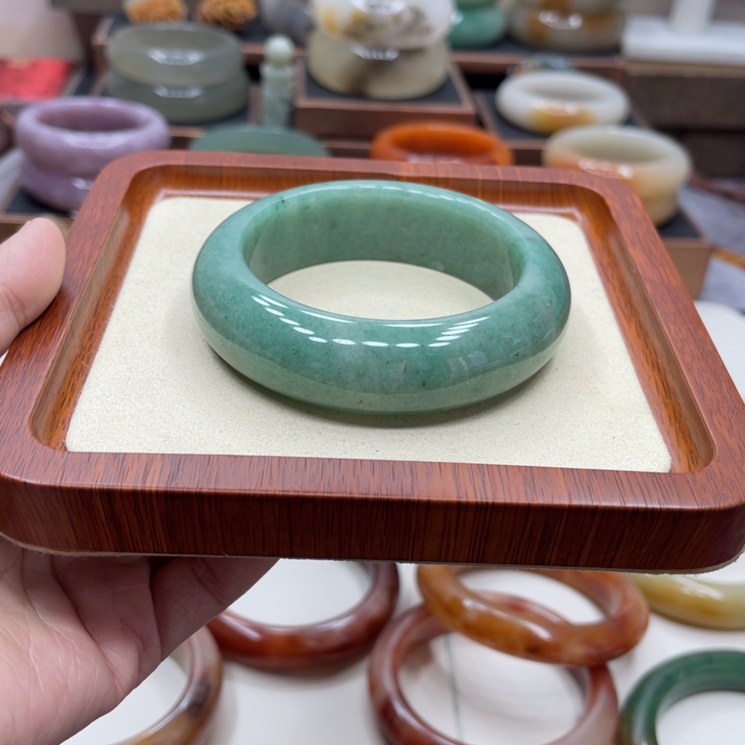 石英岩玉未镶嵌珠宝奇石