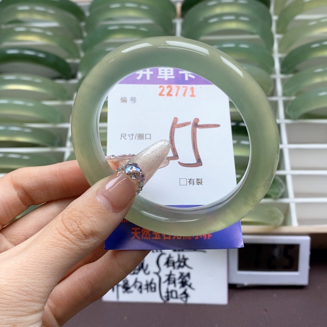 蛇纹石玉手镯未镶嵌