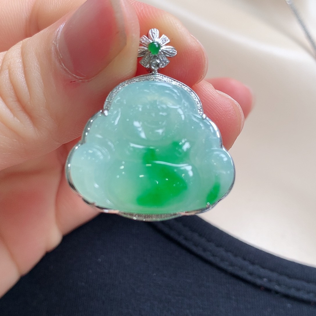 翡翠18K金镶嵌颈饰佛公