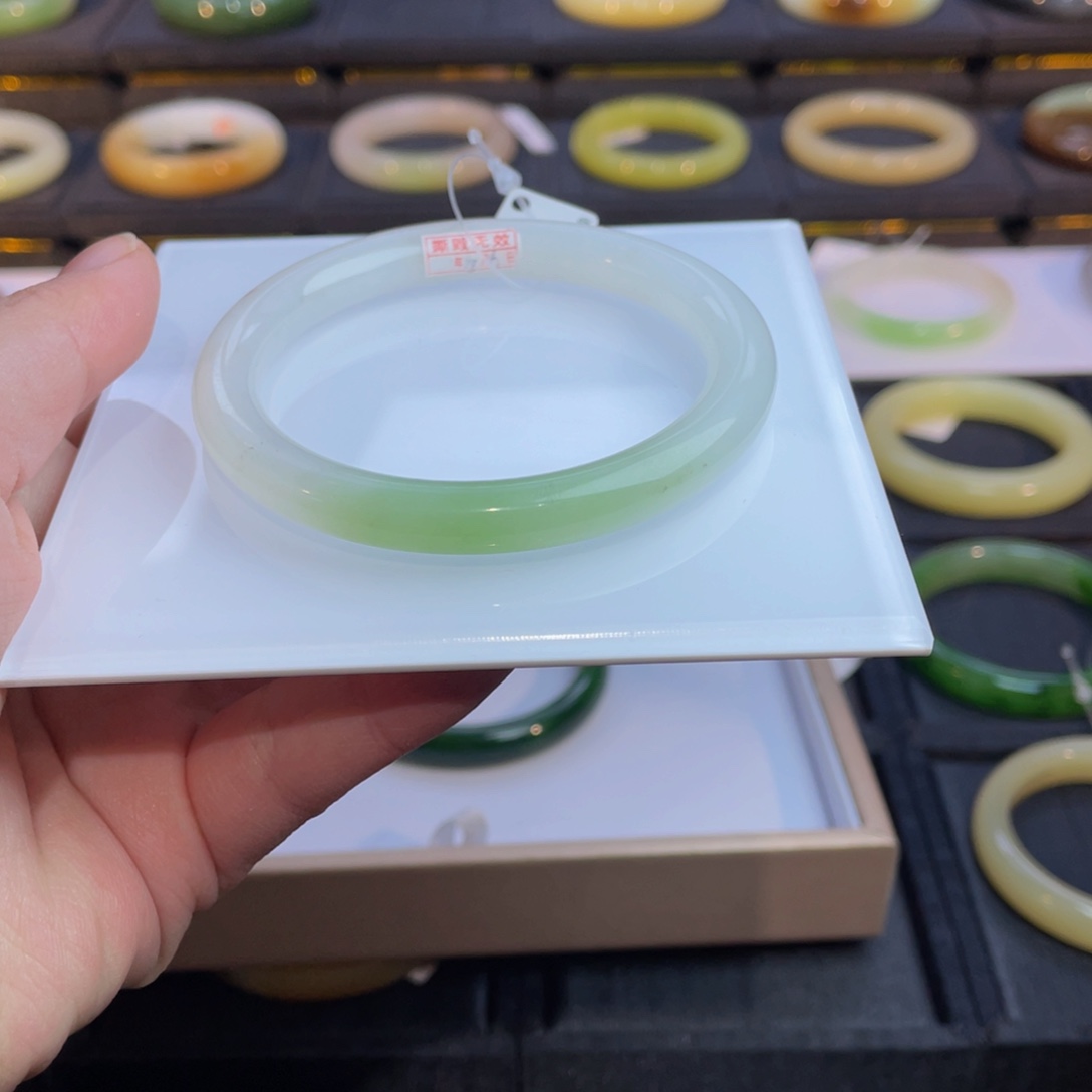 和田玉手镯未镶嵌1****4