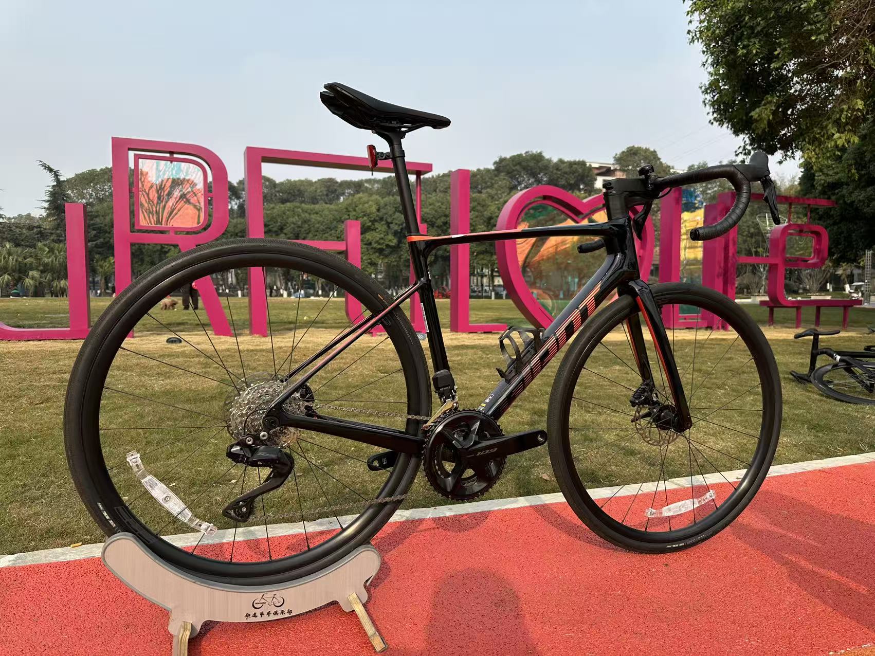 某安特deft adv1M码 身高建议175到185 105 7170电变大套 