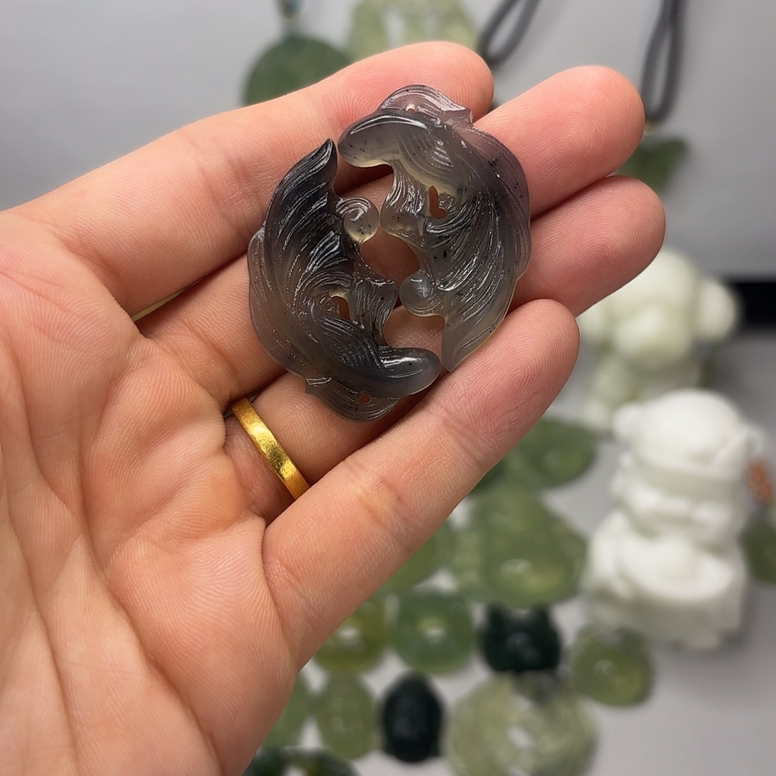 蛇纹石玉未镶嵌双鱼