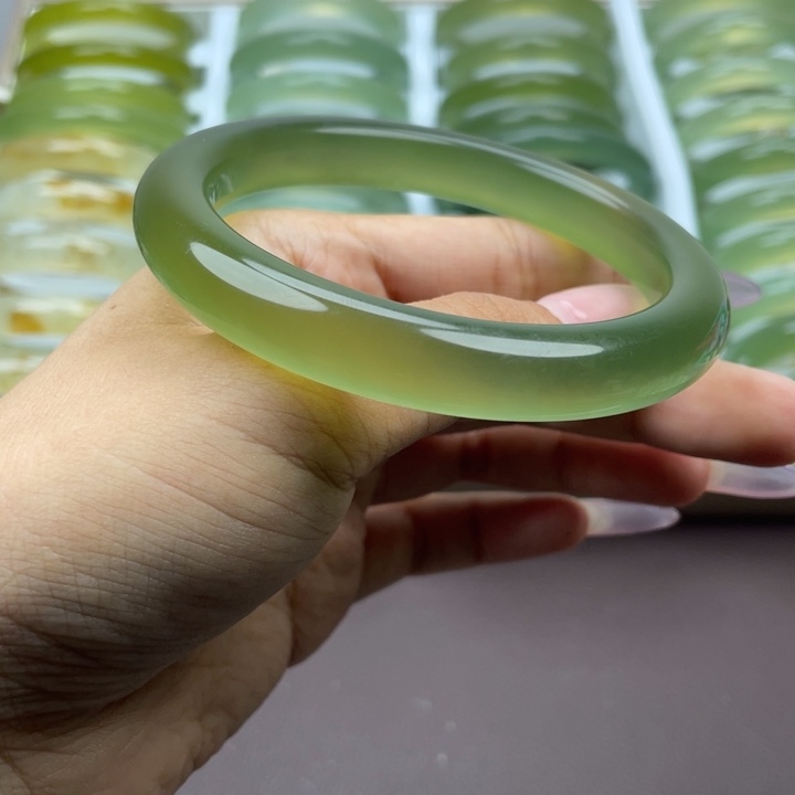 钻***溪未镶嵌蛇纹石玉手镯