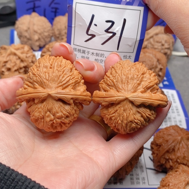 吊坠桃核44白狮子531