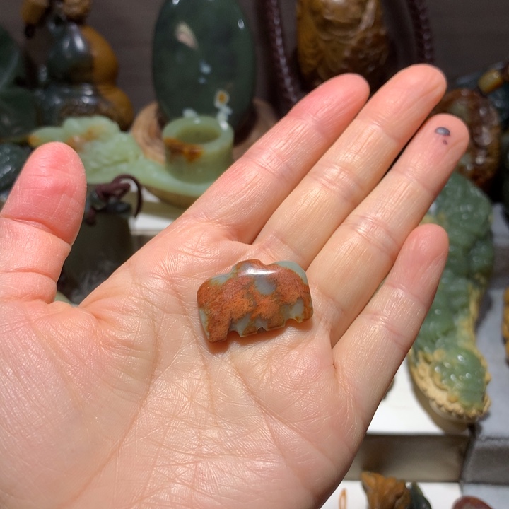 未镶嵌岫岩河磨玉（透闪石质玉）挂件