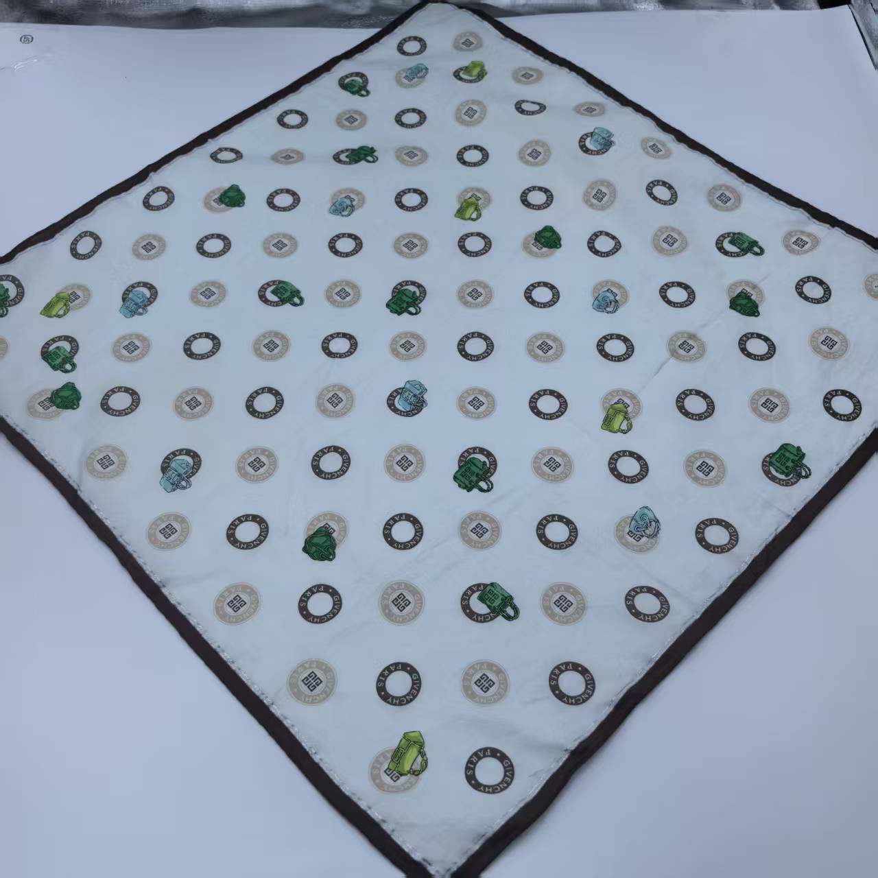 95新 Givenchy/纪梵希 海囤/纪梵希/丝巾/yy14101