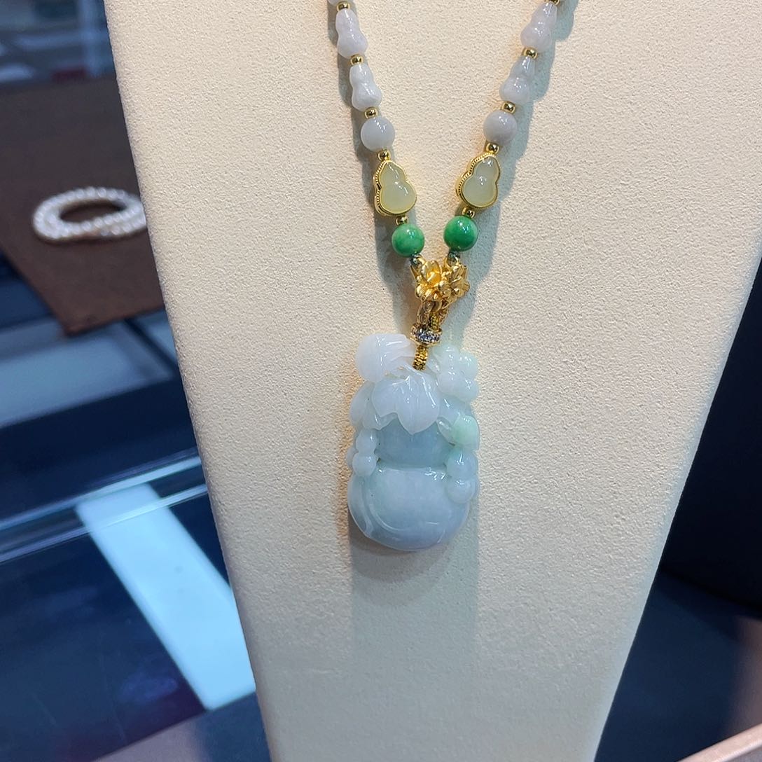 翡翠颈饰未镶嵌吊坠