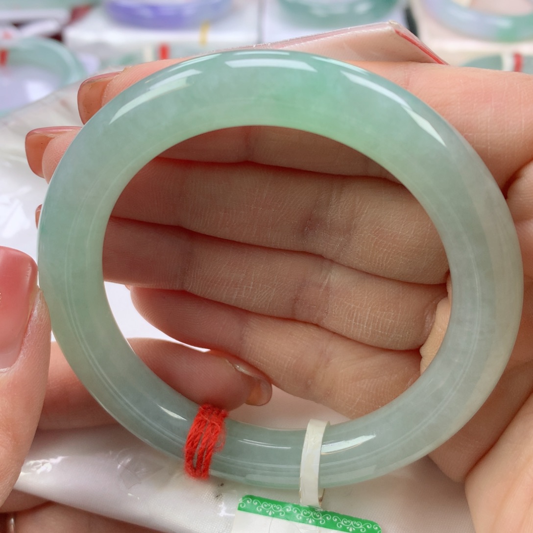 翡翠手镯未镶嵌56圈