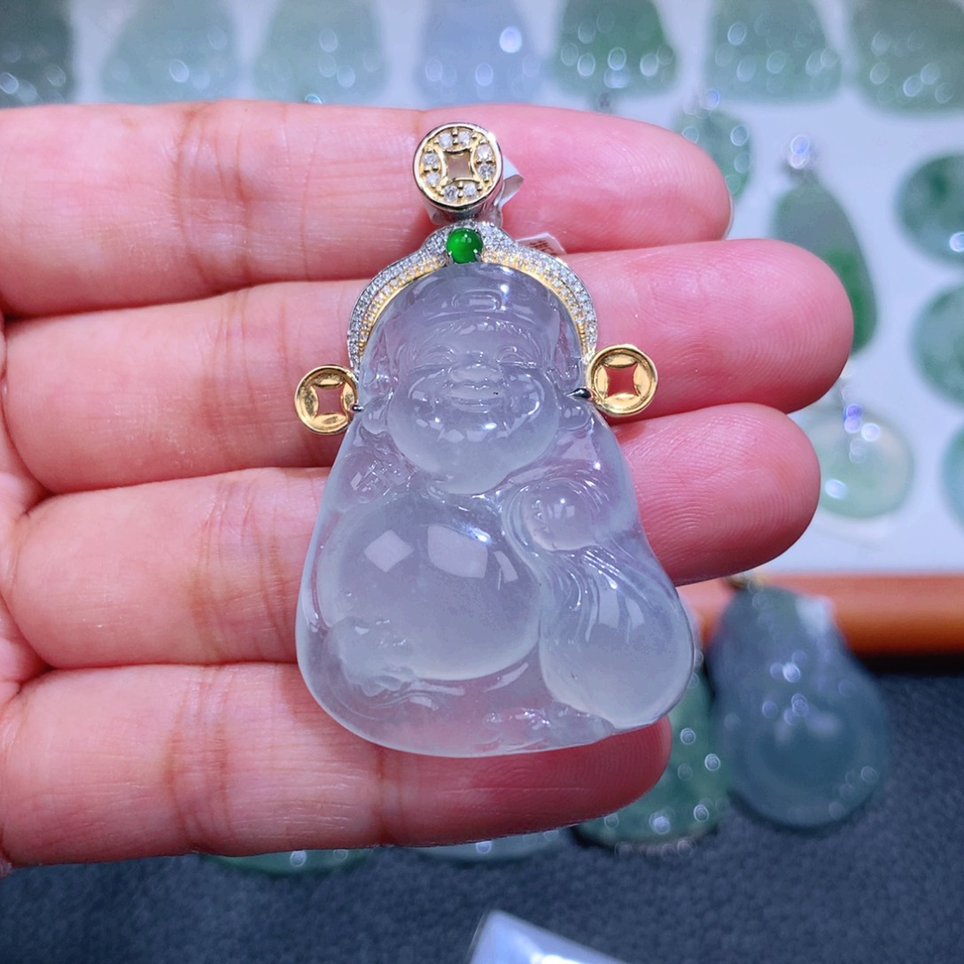 翡翠18K金镶嵌颈饰财神爷