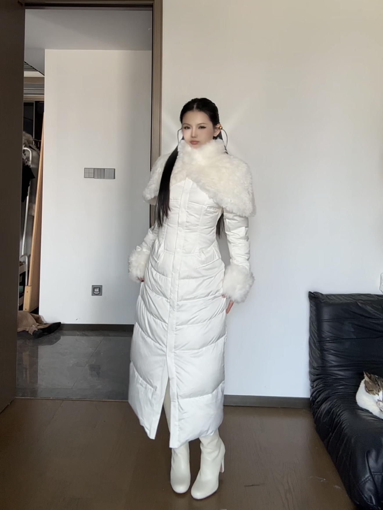 【沙漏腰羽绒服】白色新国标90%白鸭绒修身毛毛拼接长款收腰羽绒服