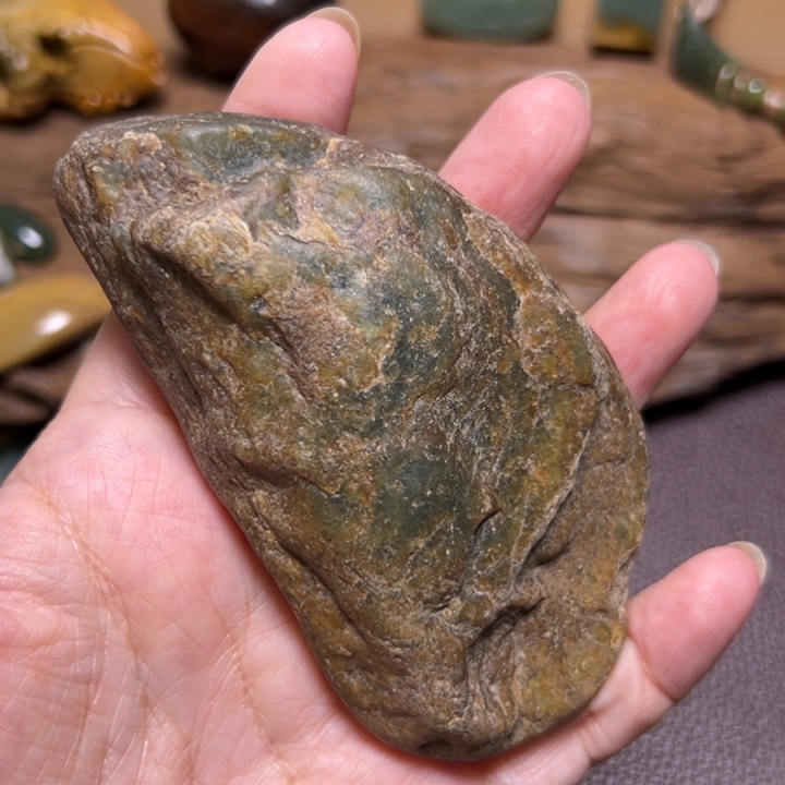 阳***橙岫岩河磨玉（透闪石质玉）未镶嵌颈饰