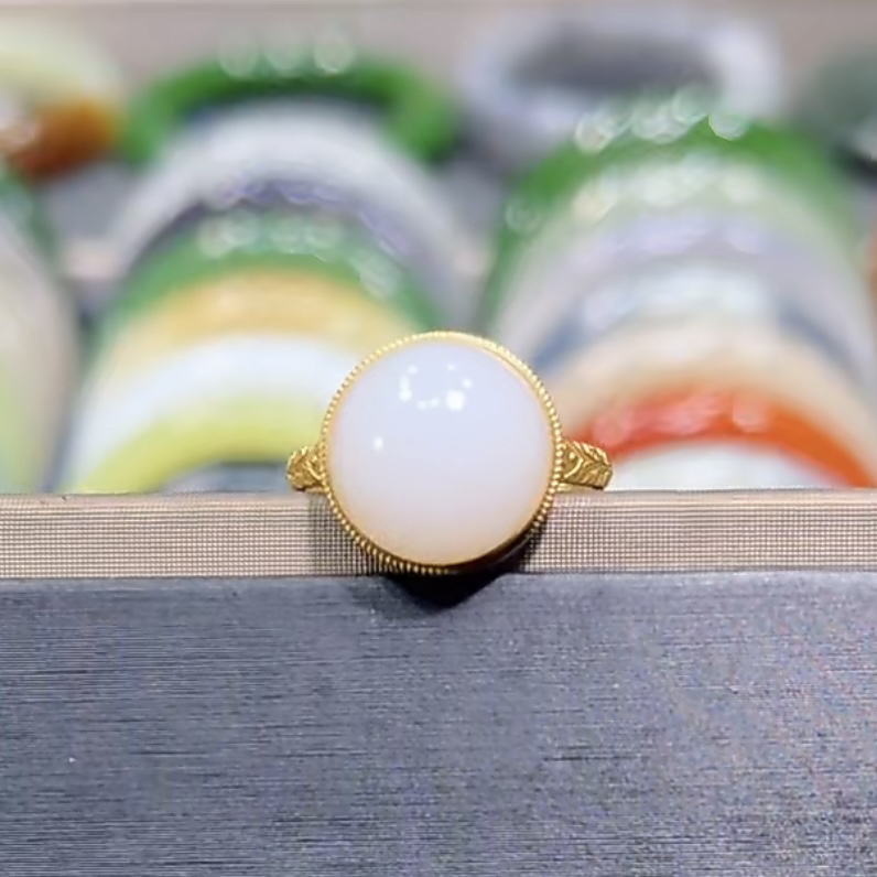 和田玉新疆山流水白玉戒指18k金镶嵌