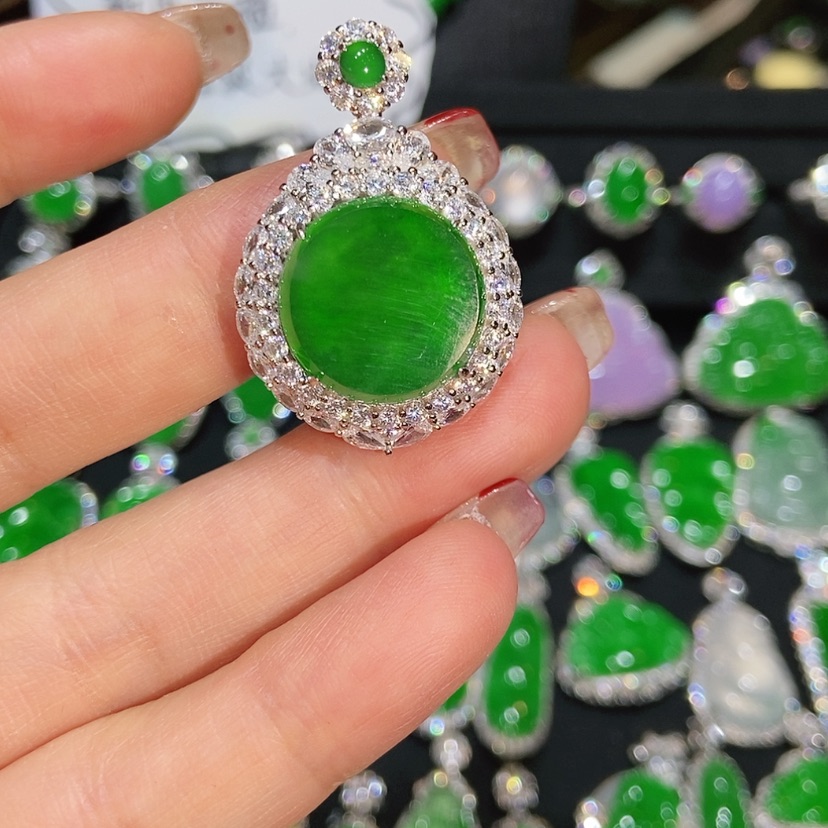 【闪购商品】翡翠颈饰未镶嵌天然翡翠