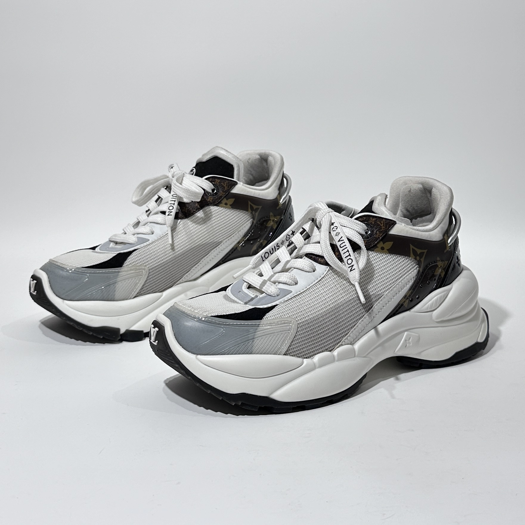 95新 LouisVuitton/路易威登 37.5码 Run55 白棕运动鞋/WX01788