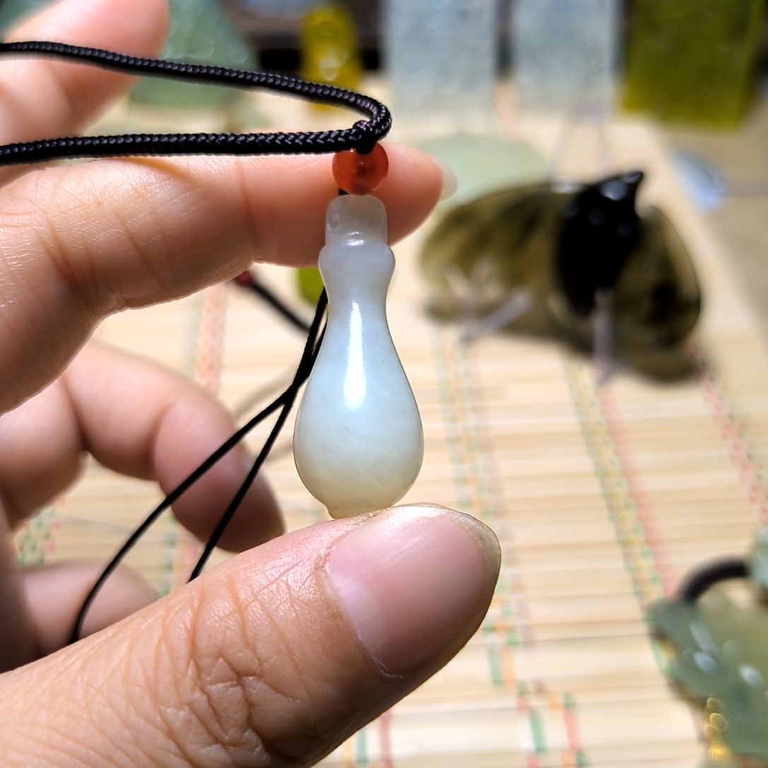 灵****蛇纹石玉未镶嵌颈饰