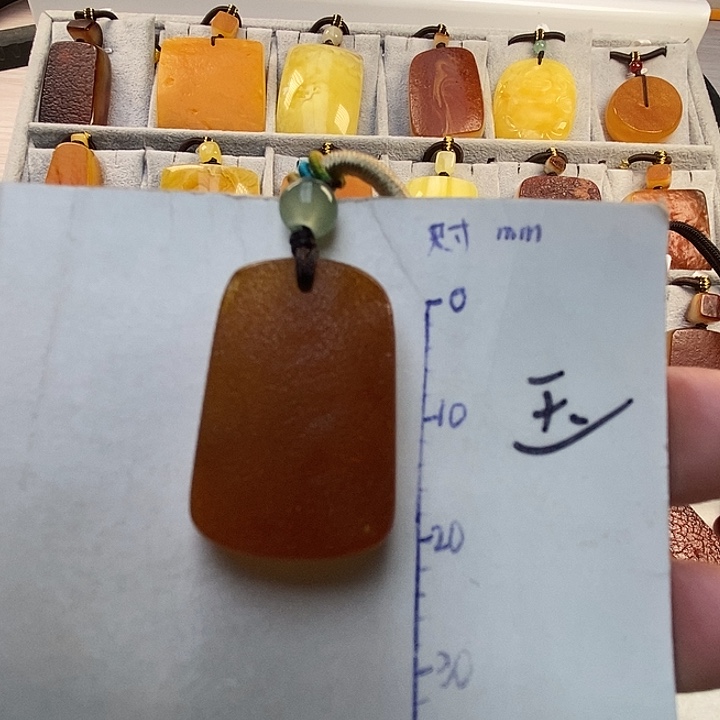 琥珀未镶嵌珠宝奇石