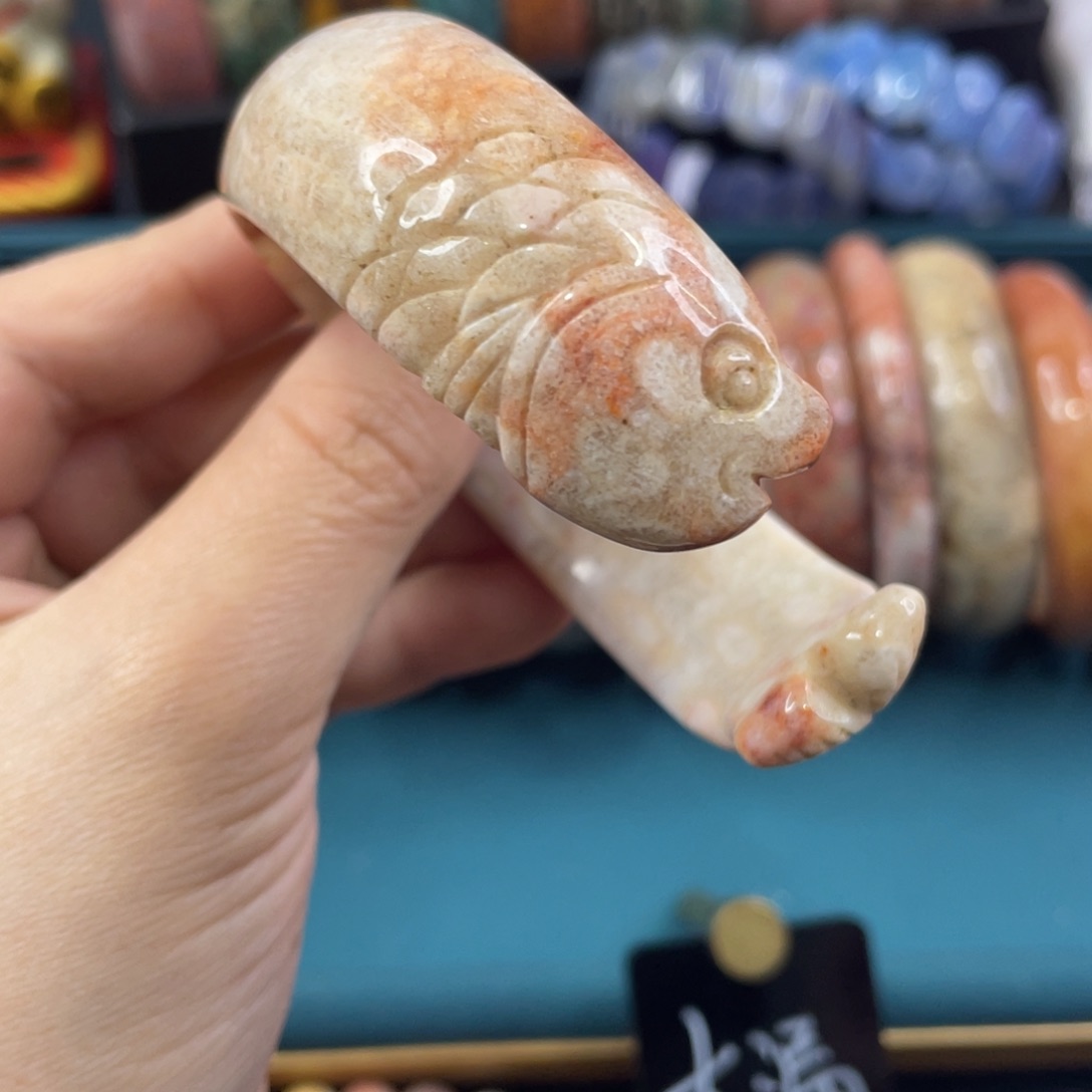 未镶嵌手镯硅化玉