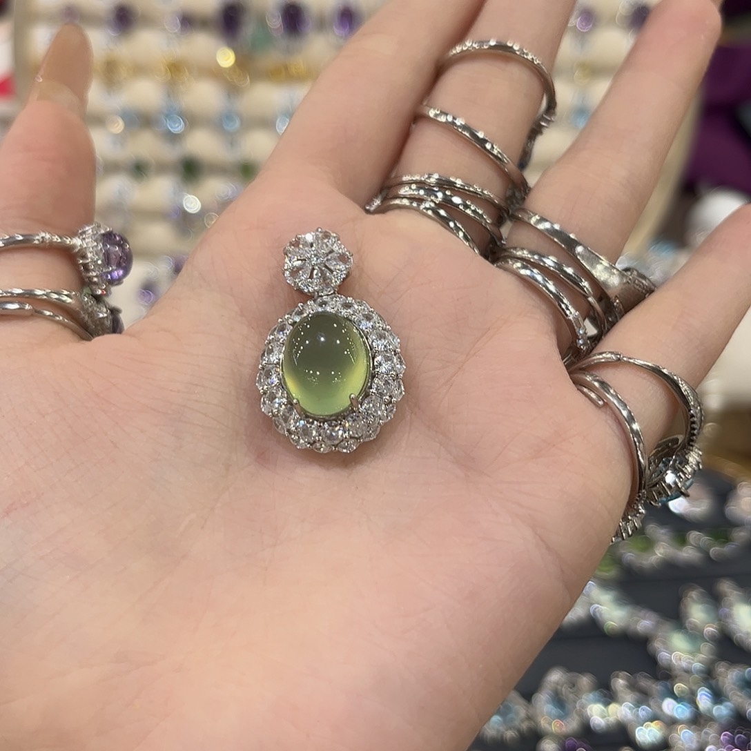 娃***，蛇纹石玉银S925镶嵌女款吊坠