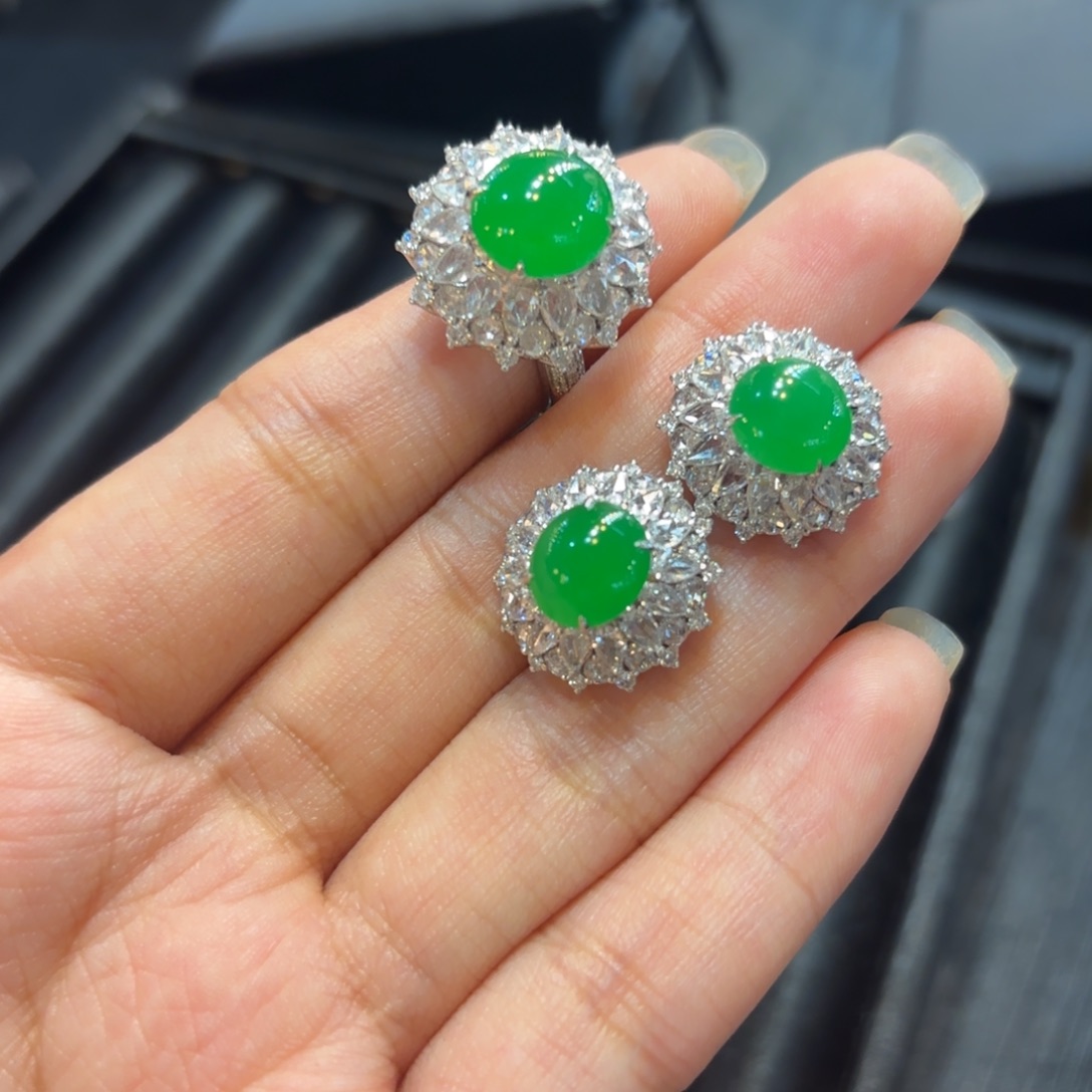 定制翡翠未镶嵌十八K金