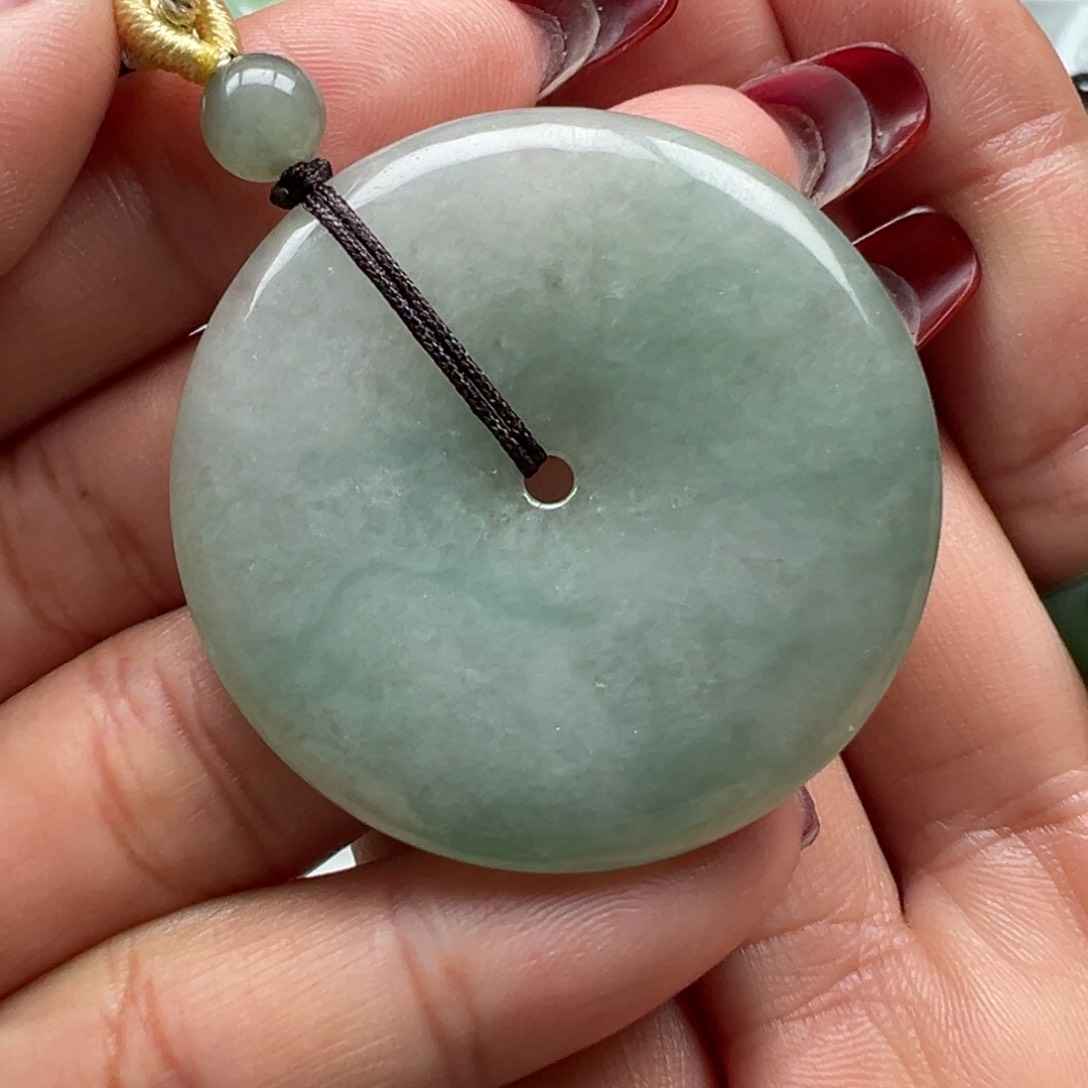 翡翠颈饰未镶嵌平安扣