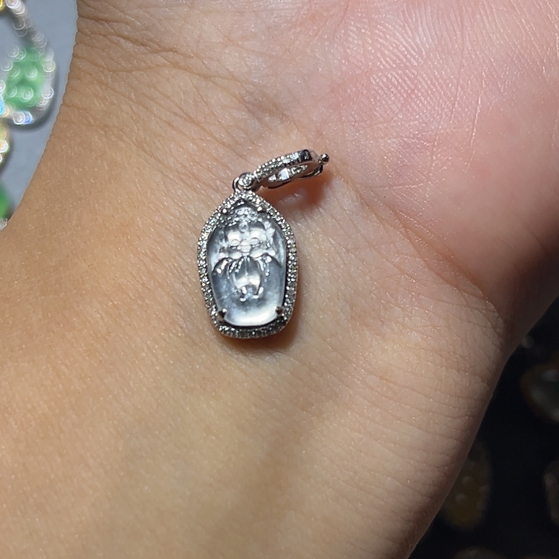 言***言翡翠18K金镶嵌颈饰