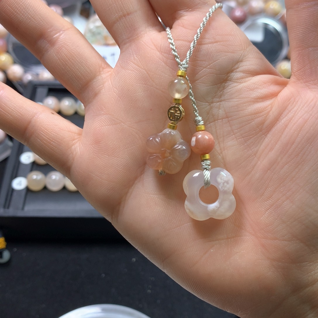 玛瑙/玉髓项圈未镶嵌花朵➕花扣——手机挂/钥匙挂