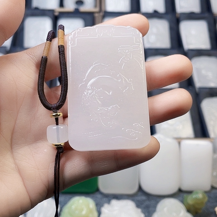 石英质玉（金丝玉）颈饰未镶嵌p****东新疆金丝玉双面雕刻