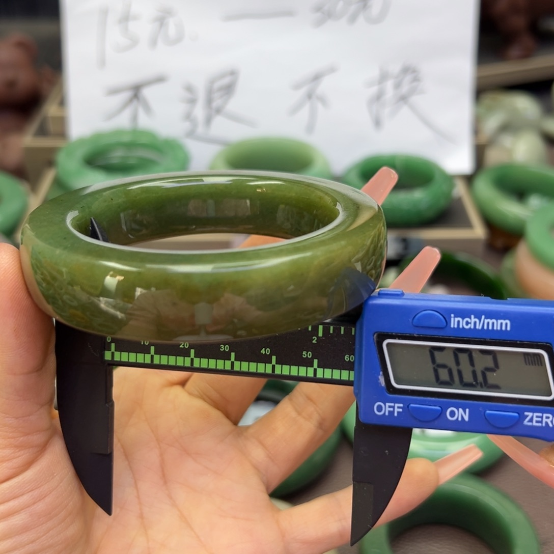 未镶嵌手镯石英岩玉