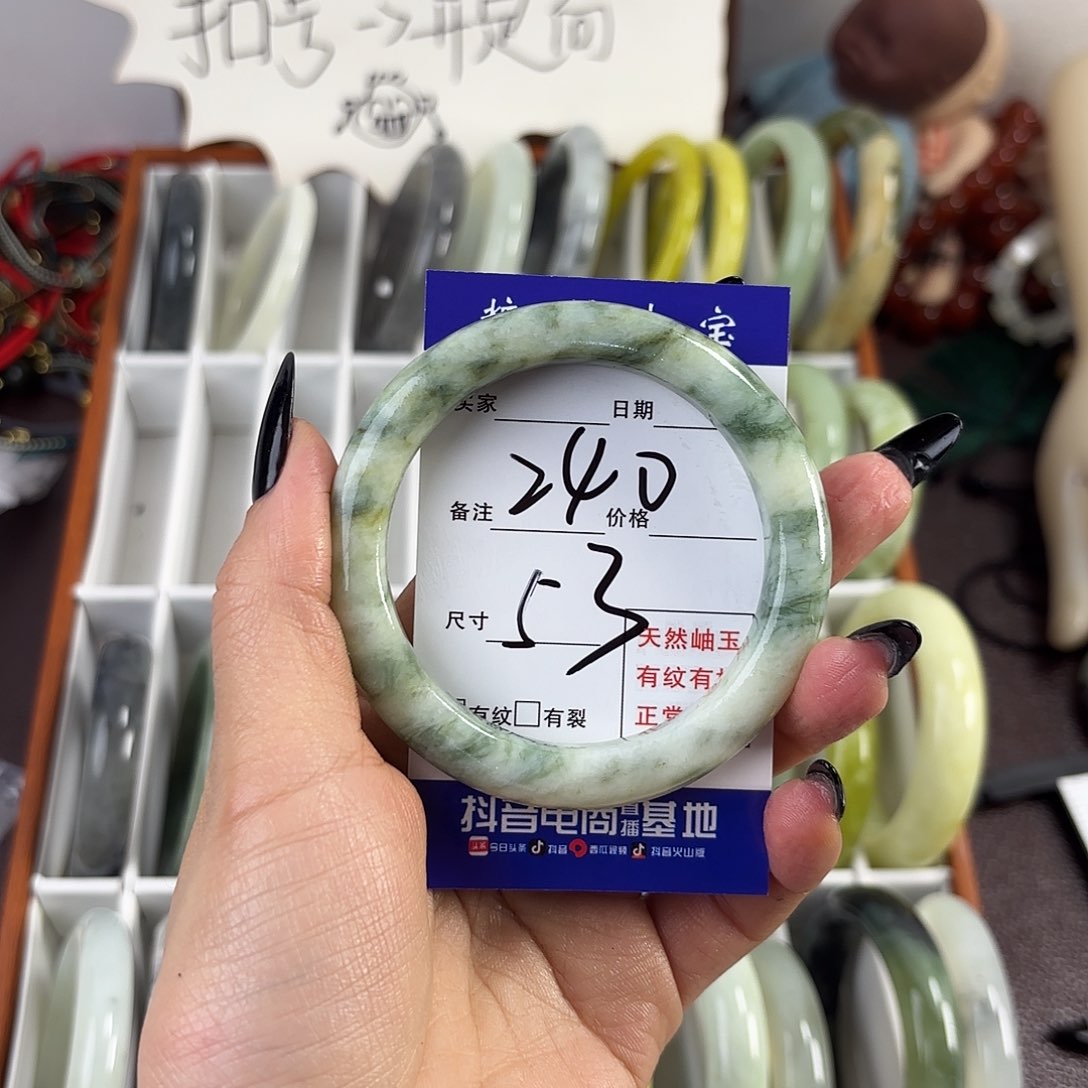 蛇纹石玉手镯未镶嵌锦*