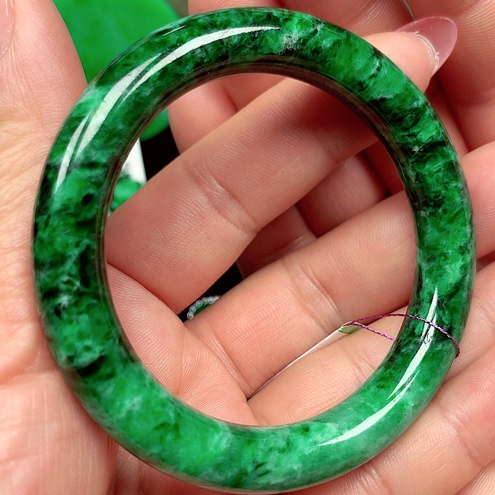 翡翠手镯未镶嵌翡翠手镯