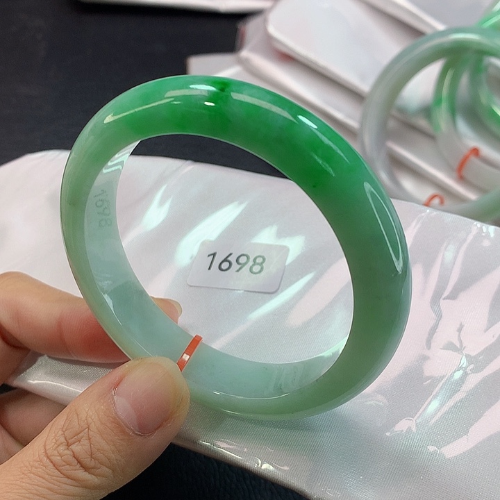 翡翠手镯未镶嵌混**王天然翡翠手镯02