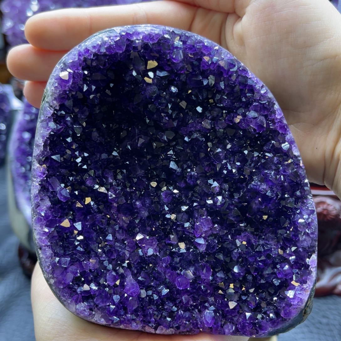 未镶嵌紫晶大型摆件（非配饰）一**活