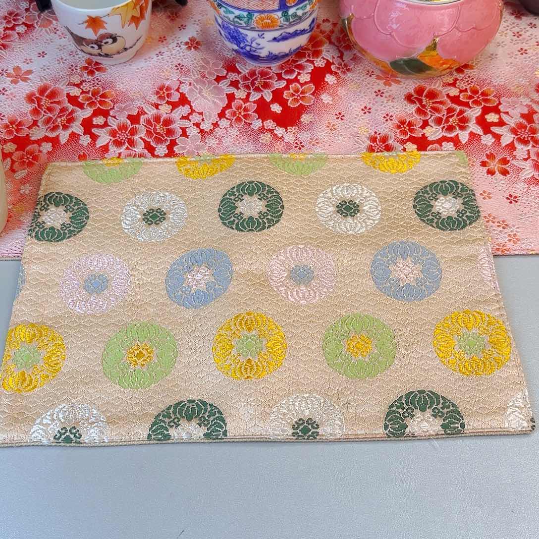 他家茶具瓷器真美！