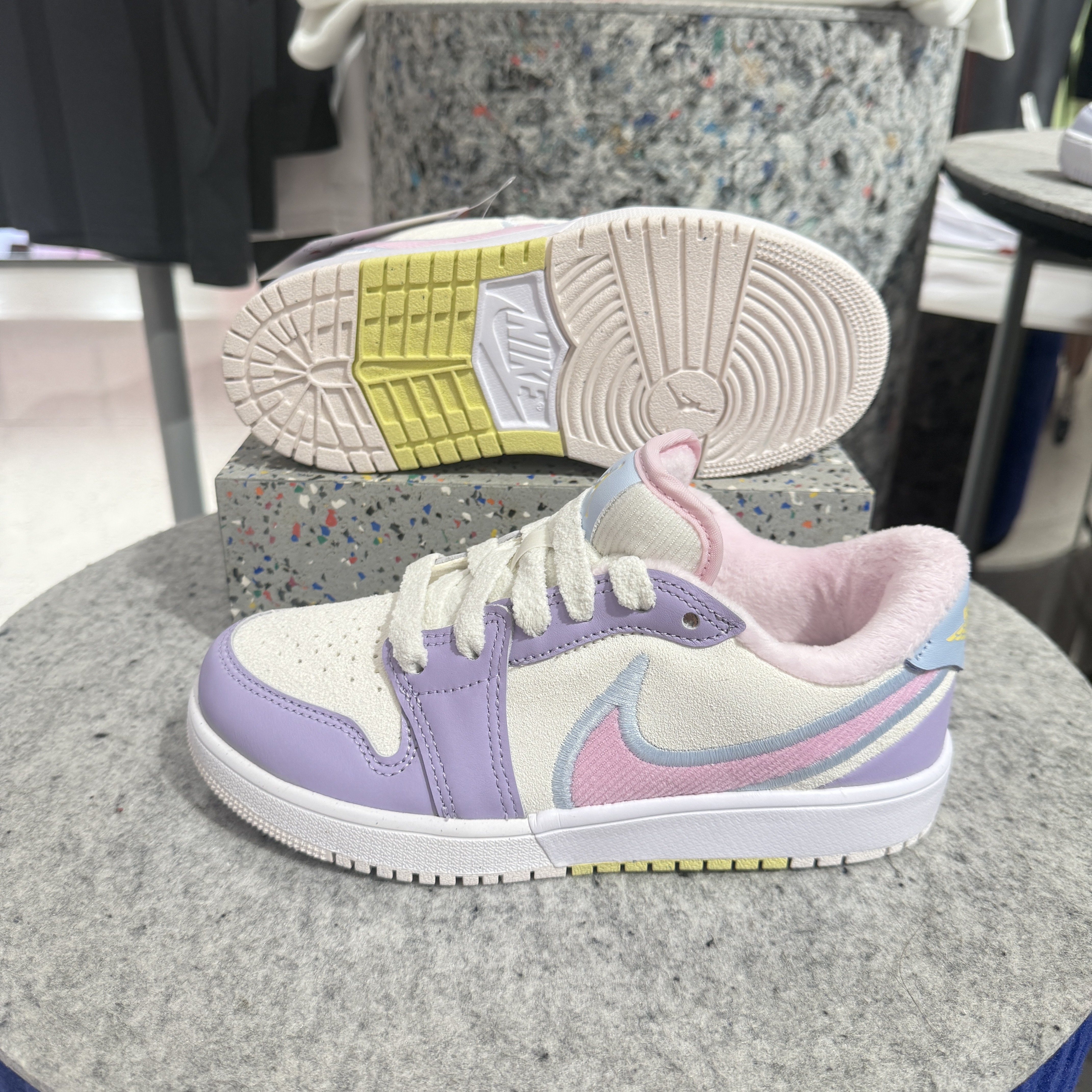 【滔搏联动】JORDAN 1 LOW RM GS星黛露加绒女子休闲鞋IM6668-161