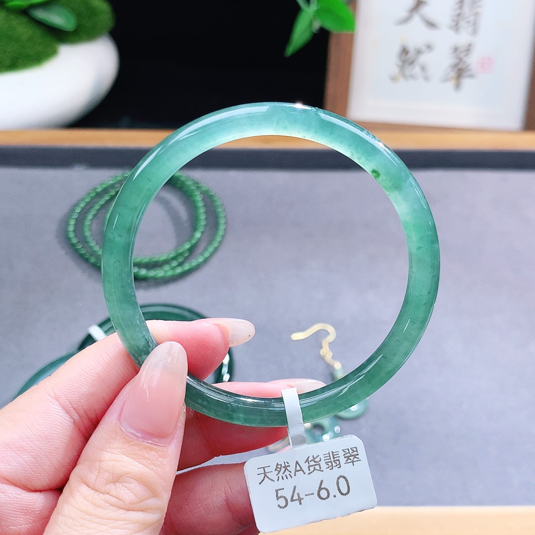 翡翠手镯（圆镯）未镶嵌