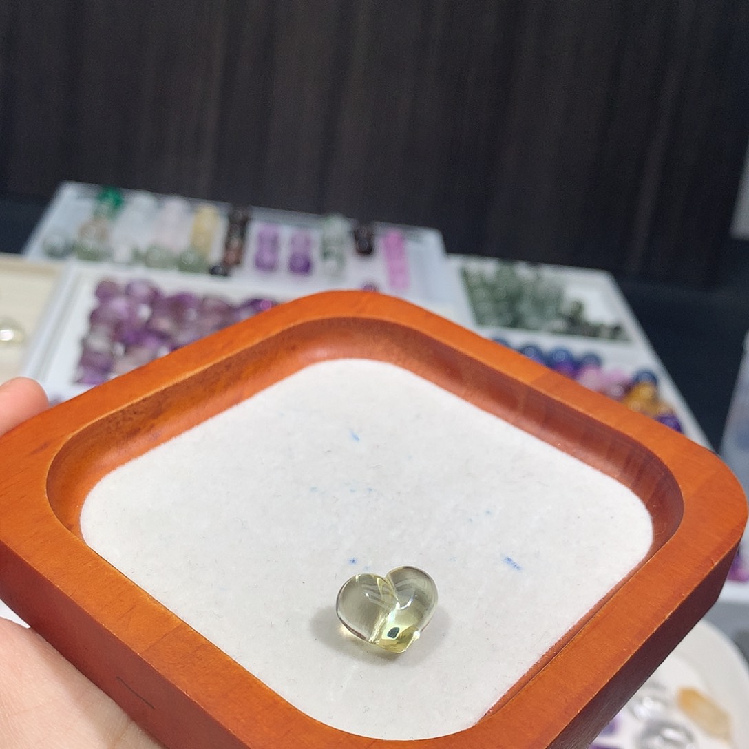 未镶嵌珠宝半成品水晶黄水屁桃打孔定制不退换