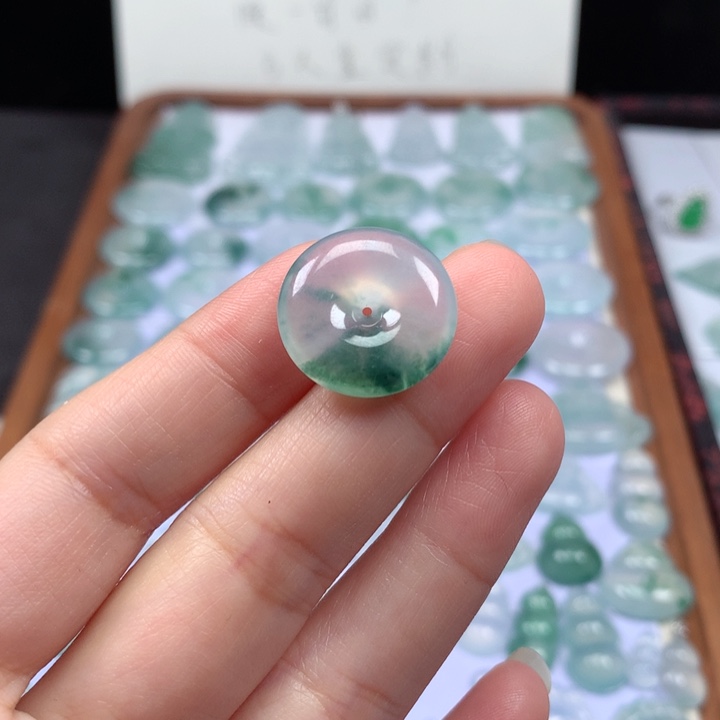 颈饰未镶嵌翡翠冰种飘花平安扣