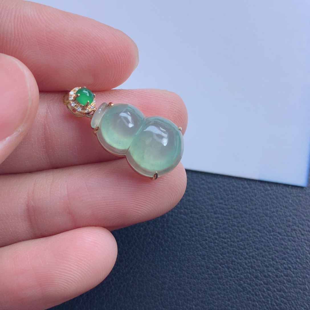 翡翠颈饰未镶嵌葫芦