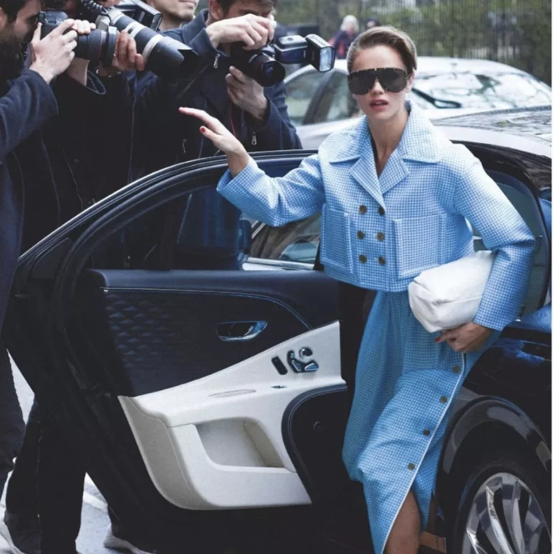 未使用 FENDI/芬迪 A100906/蓝白格子外套/36码