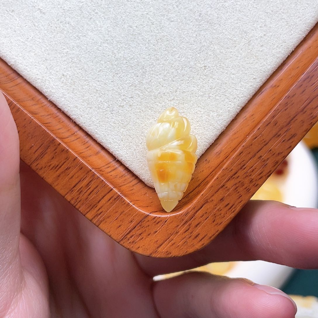 琥珀裸石未镶嵌蜜蜡