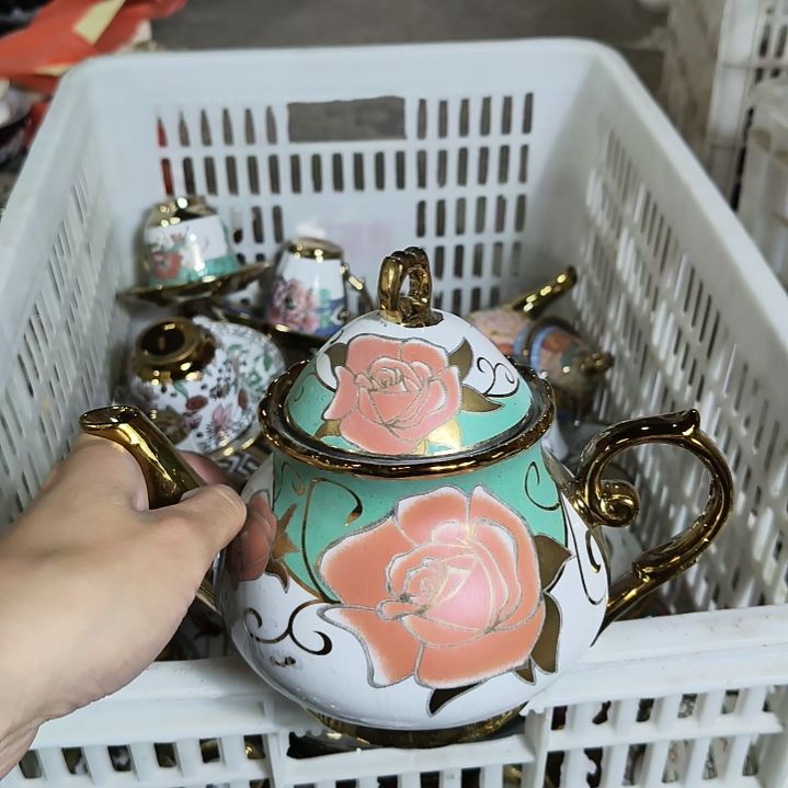 摆件陶瓷瑕疵明显介意勿拍。。。。。