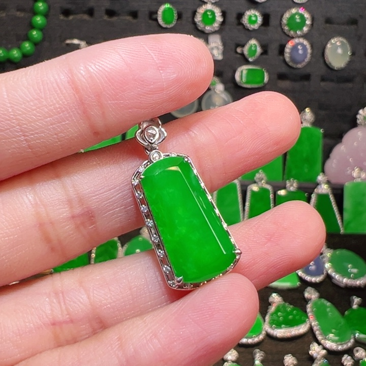 翡翠吊坠(不含链)18K金镶嵌