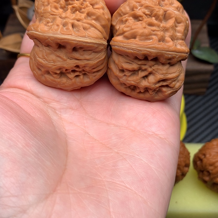 凯***文玩核桃吊坠元宝45