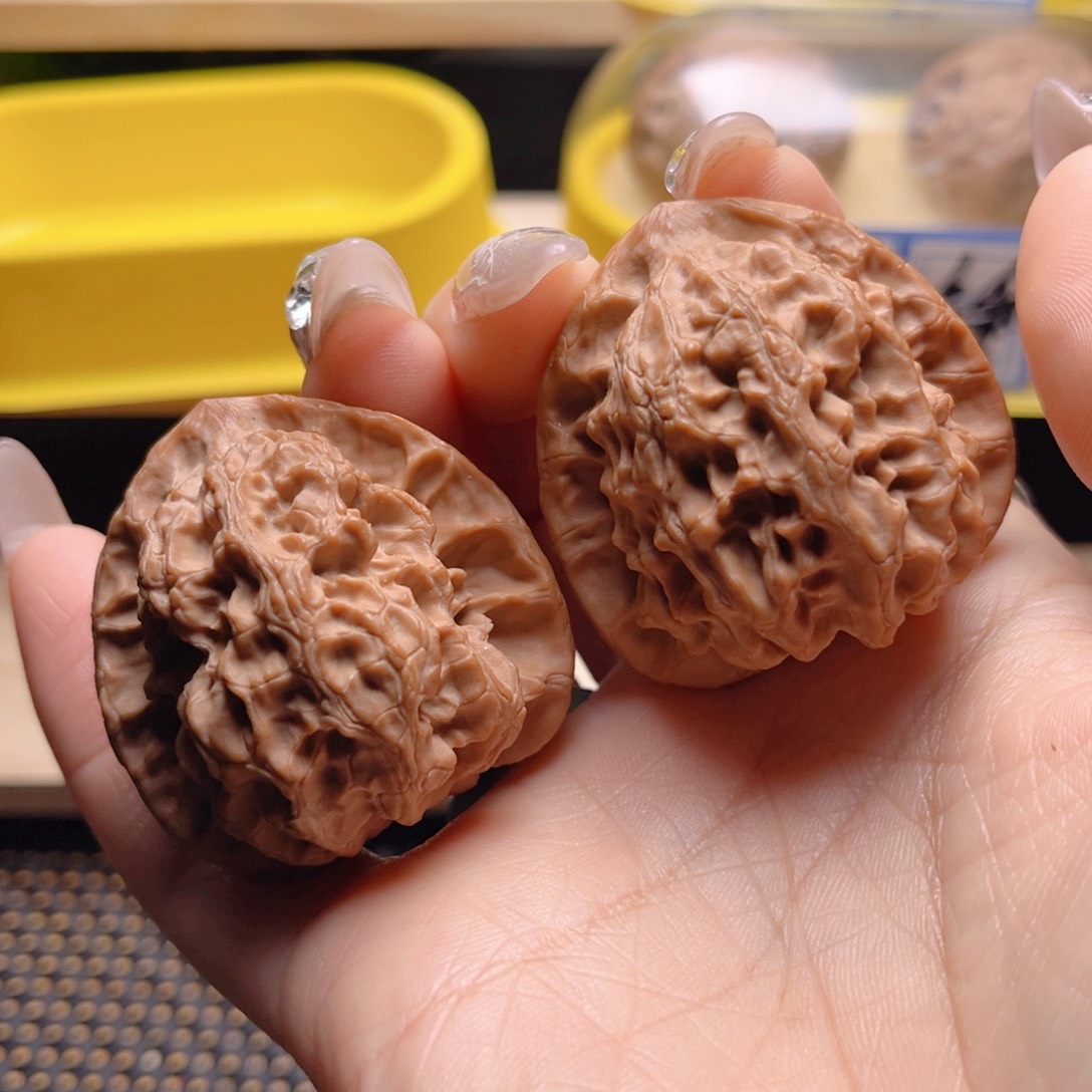 文玩核桃把件逗****生梨木台