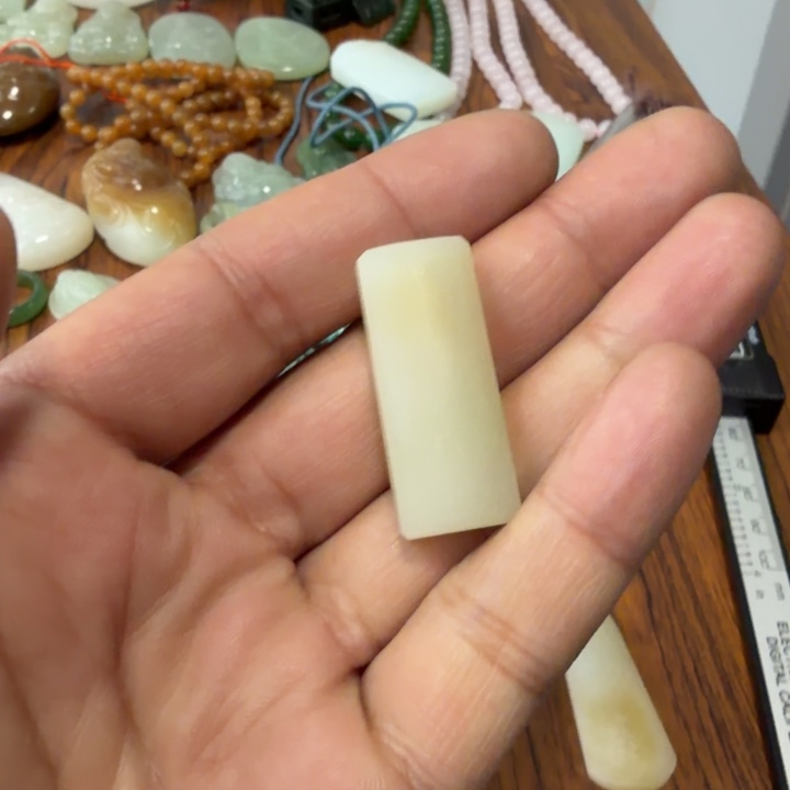 君***期和田玉未镶嵌颈饰定制