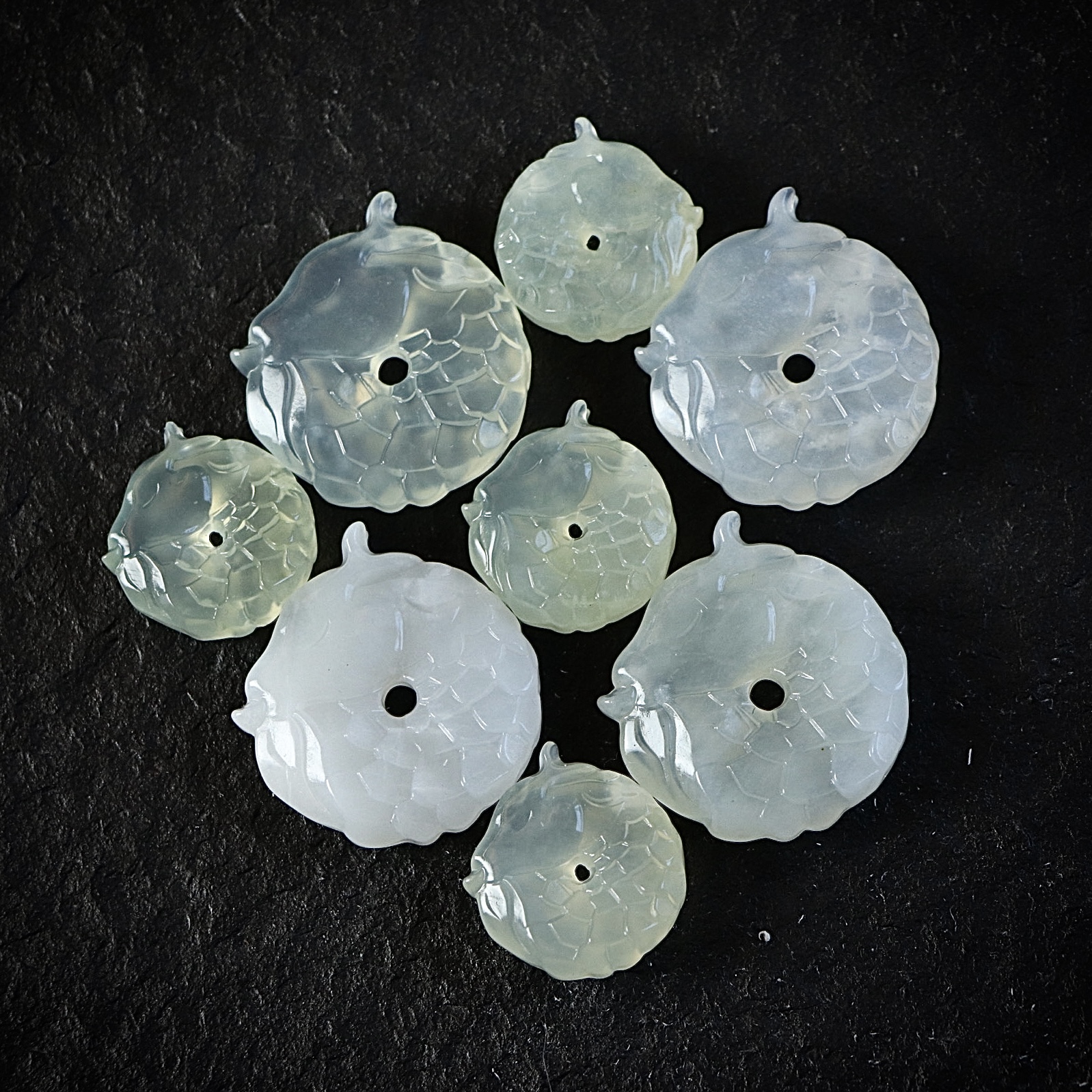 Nanya/南亚多样性发一暴富元宝手雕白绿冰透大小款龙宝宝岫玉吊坠