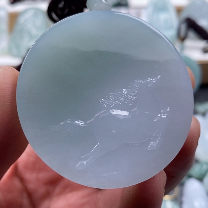 翡翠颈饰未镶嵌翡翠