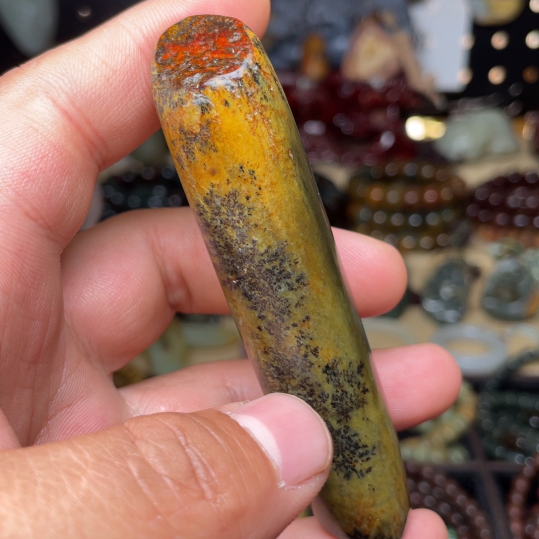 颈饰未镶嵌岫岩河磨玉（透闪石质玉）