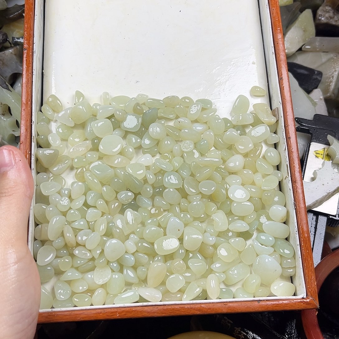 颈饰未镶嵌和田玉（糖玉）燕